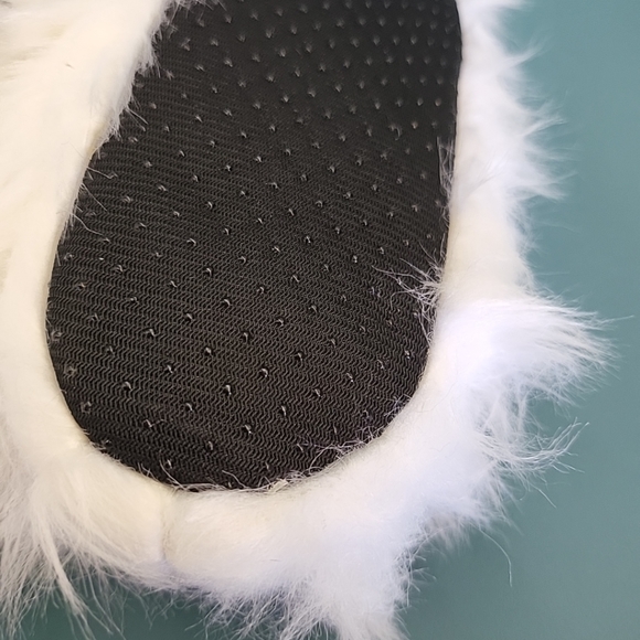 NWT Youth S/M Fuzzy Yeti Christmas Shoppe Slippers Furry White Blue Glitter - Picture 5 of 10